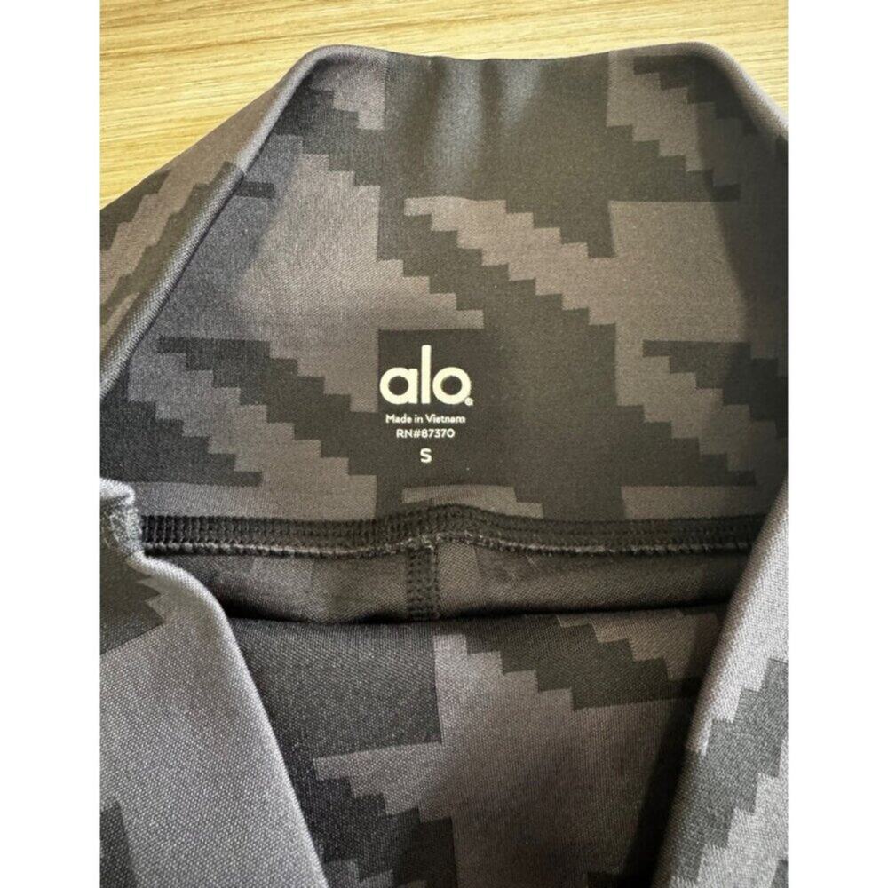 ALO Yoga | Airbrush Legging in a Houndstooth Pattern size S - Picture 7 of 8